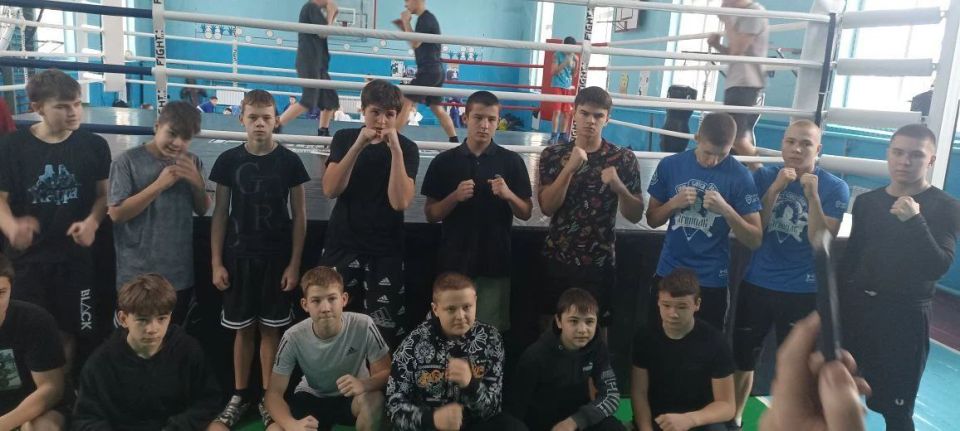 «НОВОГОДНЯЯ ПЕРЧАТКА». 10 января 2026 г. на базе МБУ ДО «СШ города Ровеньки» состоялся новогодний спортивный праздник для спортсменов — боксеров, приуроченный Декаде спорта