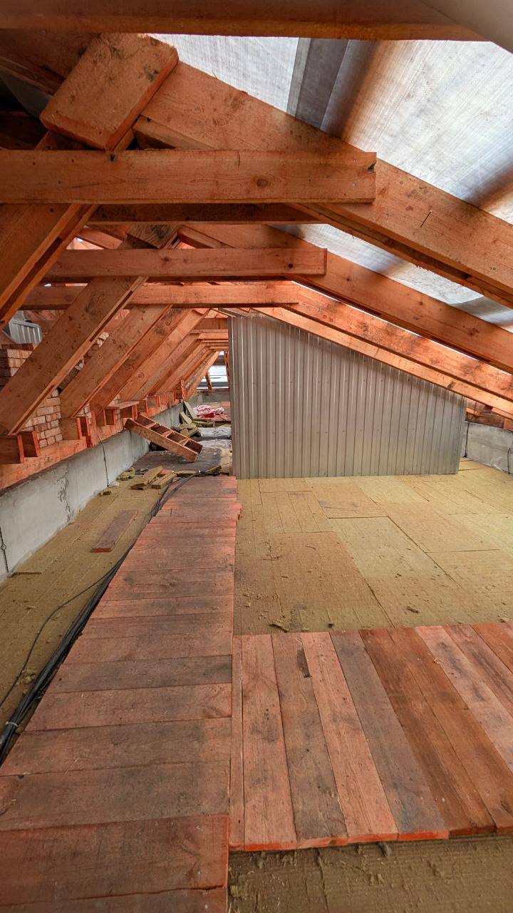 Сергей Козенко: В п. Краснодон продолжается капитальный ремонт кровли многоквартирного дома по адресу улица Елисеенко, дом 14. Эти работы осуществляются в рамках специального инфраструктурного проекта при поддержке Тюменской...