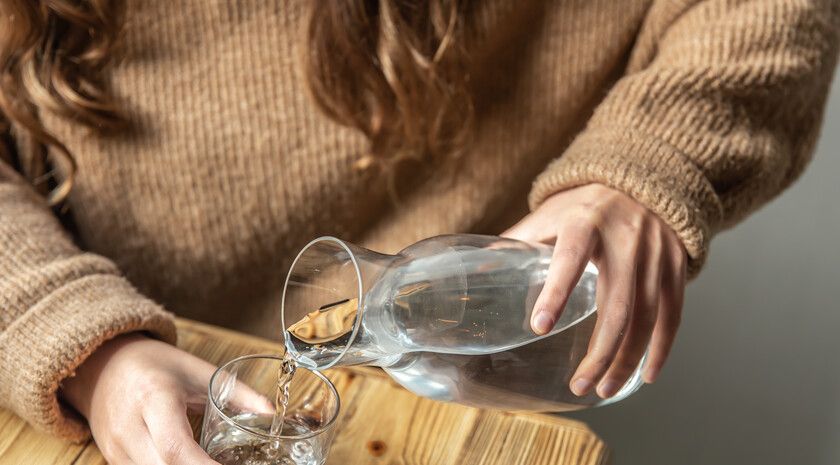 Прогулки, легкая пища и больше воды: эксперт рассказал, как восстановиться после праздников