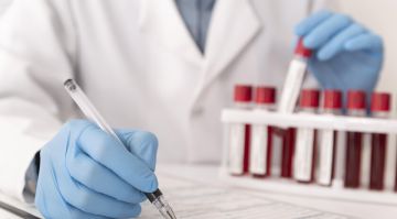 Врач посоветовала сдавать биохимию крови после праздников