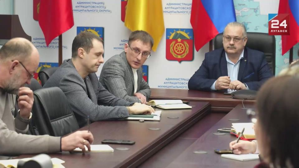 График подачи воды, предоставление помещений для НКО, социальные проблемы