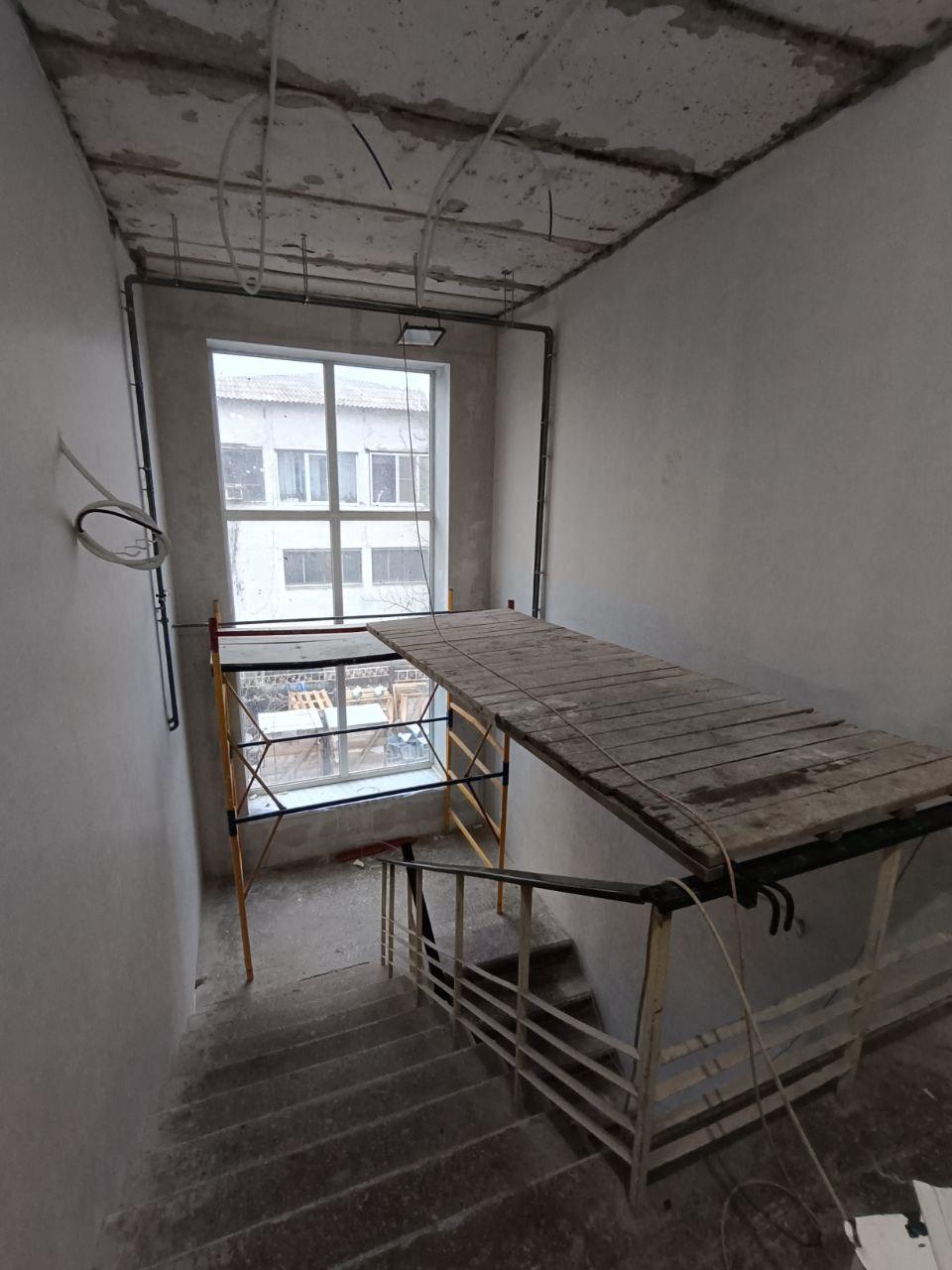 В здании Администрации Беловодского МО при участии региона-шефа продолжены ремонтные работы