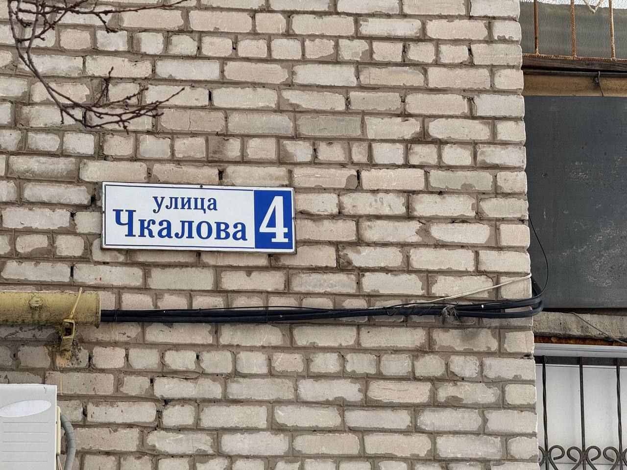 В Краснодоне по адресу: улица Чкалова, 4 в рамках специального инфраструктурного проекта шефом-регионом Тюменской областью выполняются работы по восстановлению лифтов