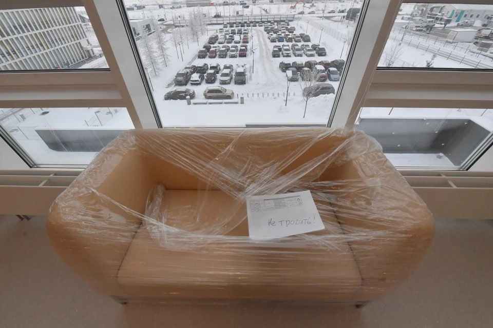 Тюмень закупила мебель для госпиталя в Краснодоне