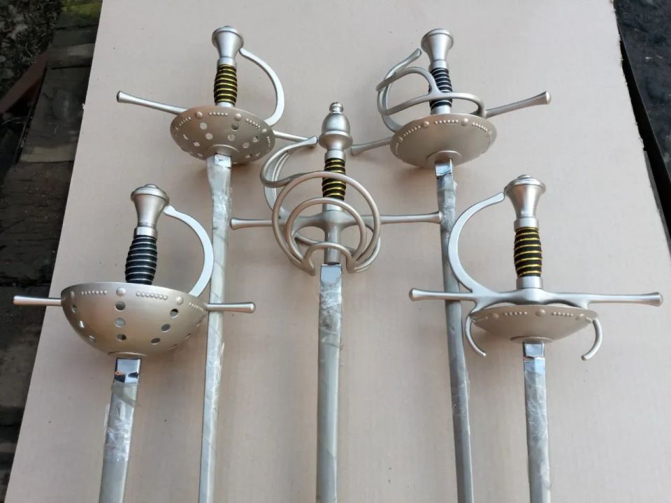 Луганский завод «Динамо» начал экспорт фехтовальных клинков в Беларусь