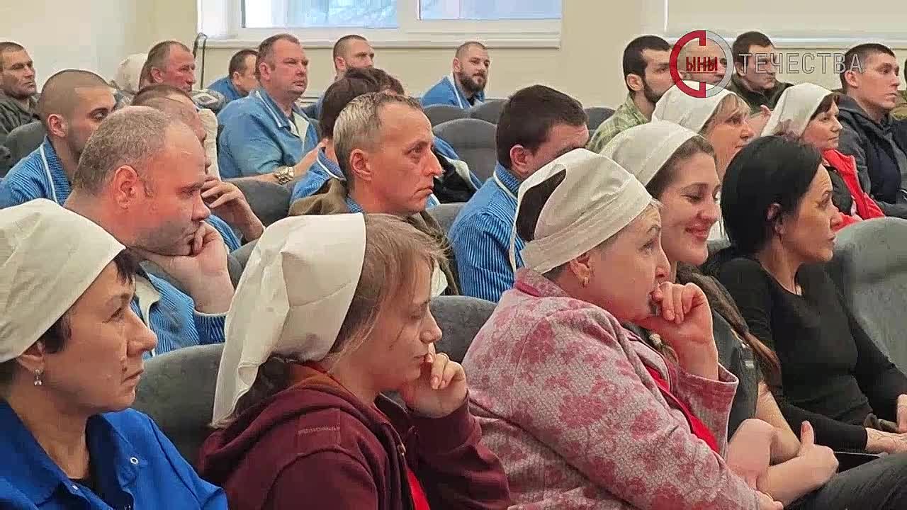 Праздничный концерт для раненых военных прошел в госпитале ЛНР