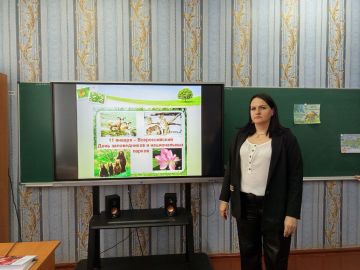 Сегодня, 12 января, в 6 и 8 классах прошёл необычный урок географии, посвящённый Дню заповедников и национальных парков России! Яцкевич Л.А. провела увлекательное занятие, на котором ребята погрузились в удивительный мир...