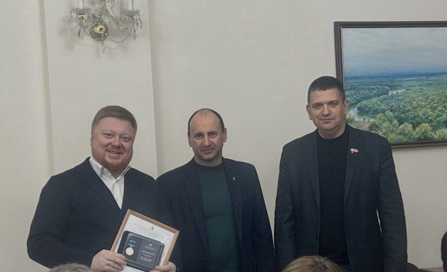 Вице-премьер Иван Кусов награжден знаком «За социальное партнерство» от Профсоюза работников народного образования и науки Российской Федерации