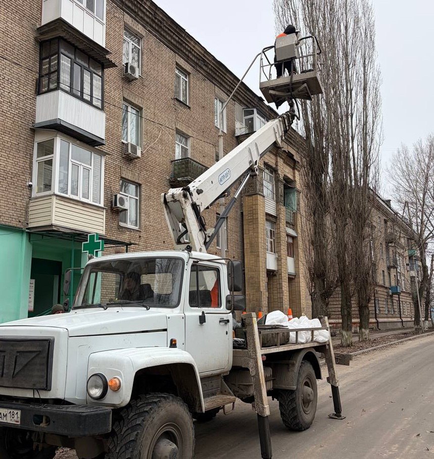 В Молодогвардейске продолжаются работы по благоустройству