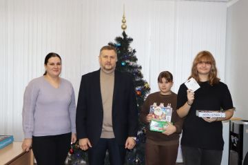 Евгений Бондарь: В Старый Новый года мне посчастливилось стать частью настоящего волшебства – в рамках Всероссийской акции «Ёлка желаний» помог осуществить заветные мечты двух замечательных девочек из села Весёлая Тарасовка