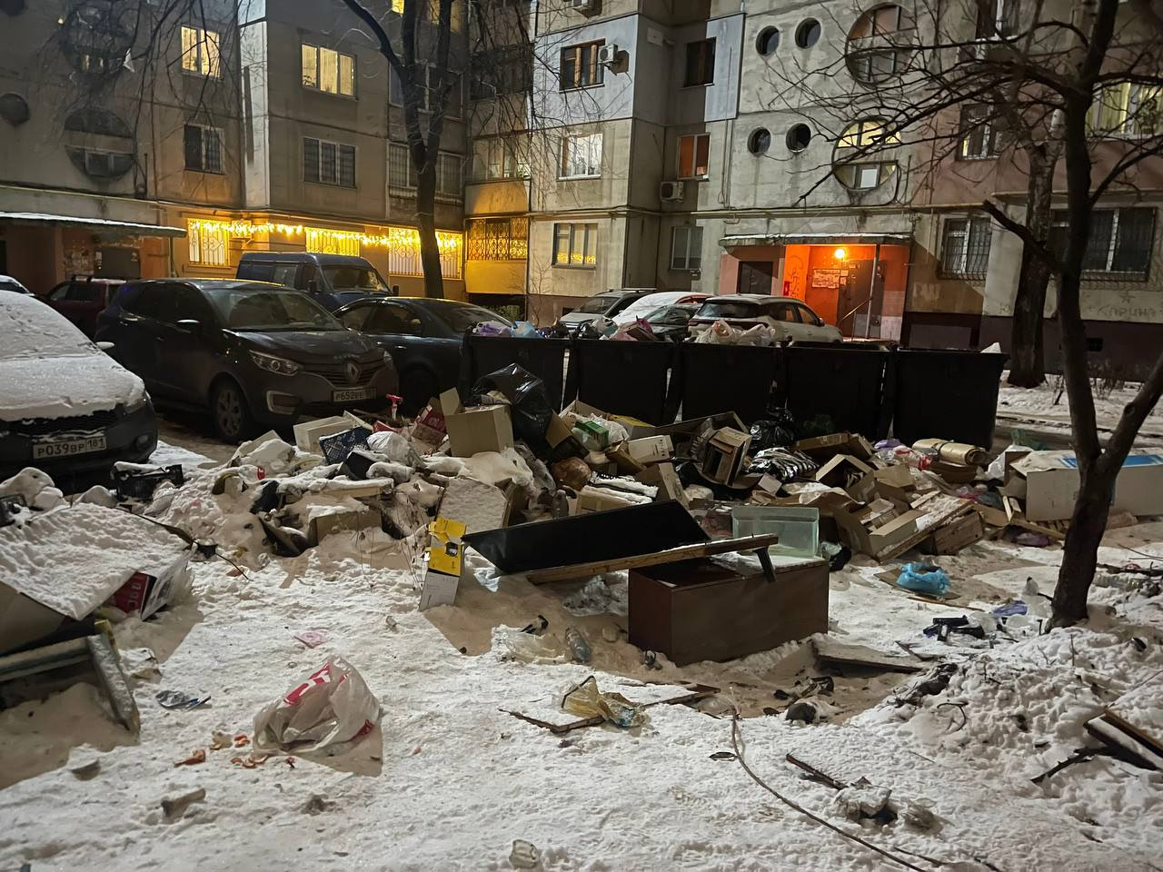 Неправильная парковка машин у площадок для накопления ТКО – одна из основных причин несвоевременного вывоза отходов