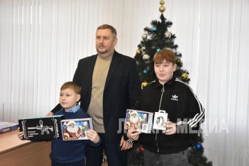 В Лутугино продолжается реализация акции «Елка желаний»