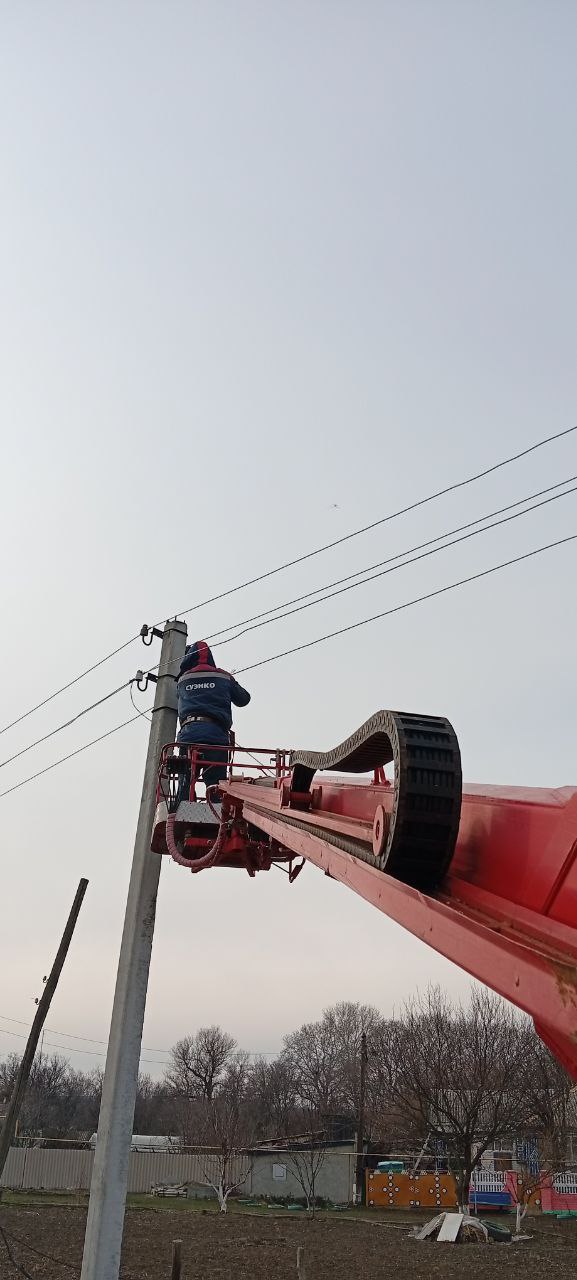 В новогодние праздничные дни специалисты «Шадринские электрические сети» АО «СУЭНКО» из Курганской области активно работали над поддержанием и улучшением электросетевой инфраструктуры округа