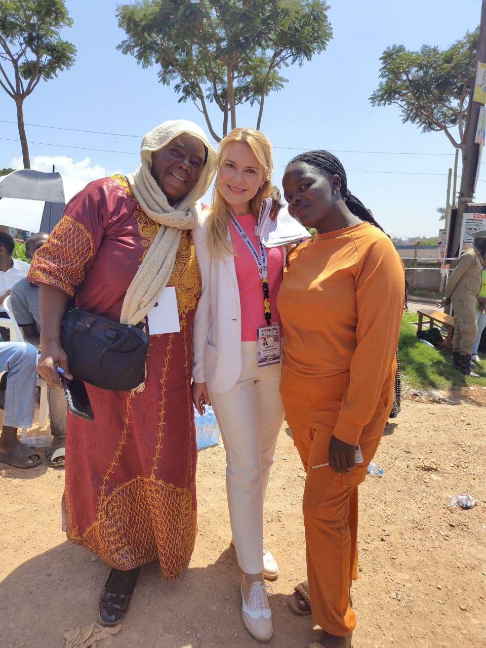 Дарья Лантратова: С учетом местного климата, большинство избирательных участков на выборах в Уганде организованы под открытым небом