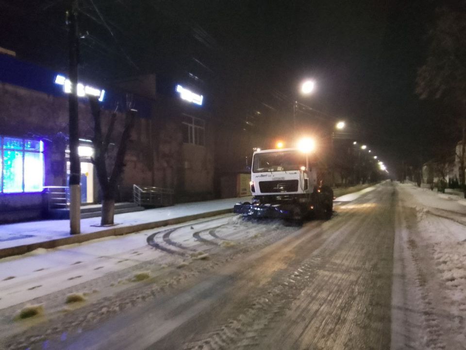 Коммунальные службы работают в усиленном режиме