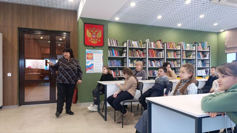 Сегодня в читальном зале собрались учащиеся 3-4 классов ГБОУ СЛУВК "Теремок", чтобы отметить знаменательную дату – 200-летие со дня рождения великого русского писателя-сатирика Михаила Евграфовича Салтыкова-Щедрина!