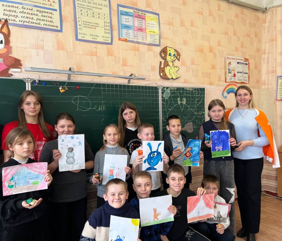 Краски творчества: в Кировской СШ №3 отметили новый праздник — День артиста!