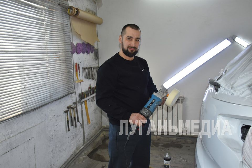 Антрацитовец Дмитрий Селецкий оформил социальный контракт на развитие своего дела