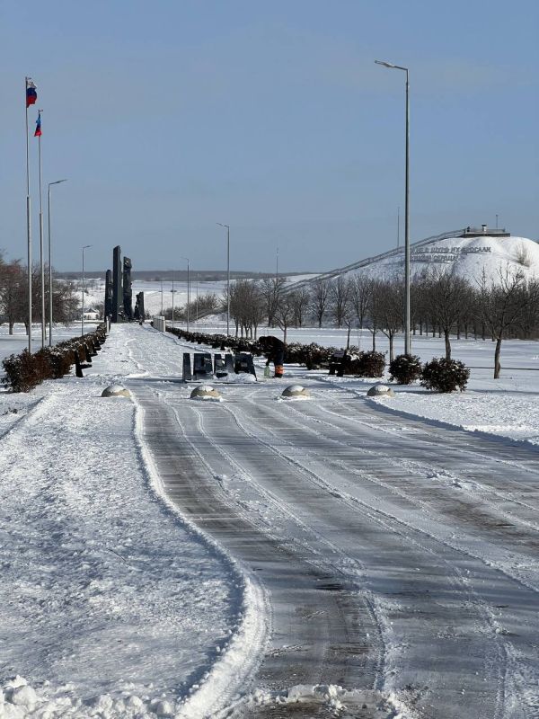 Для обеспечения безопасности и комфортного передвижения жителей Краснодона в зимний период, муниципальное унитарное предприятие «Дорожно-эксплуатационное управление» провело масштабные работы по очистке общественных...
