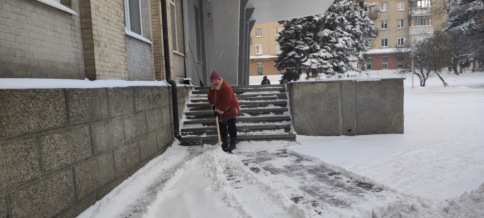 Своевременная и качественная расчистка и уборка снега – это не просто вопрос эстетики, а важный аспект поддержания репутации и обеспечения бесперебойной работы