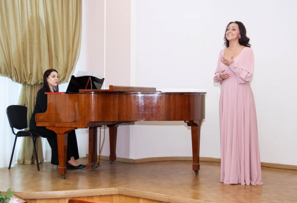 В преддверии Дня артиста в Луганской академической филармонии состоялось награждение работников сферы культуры