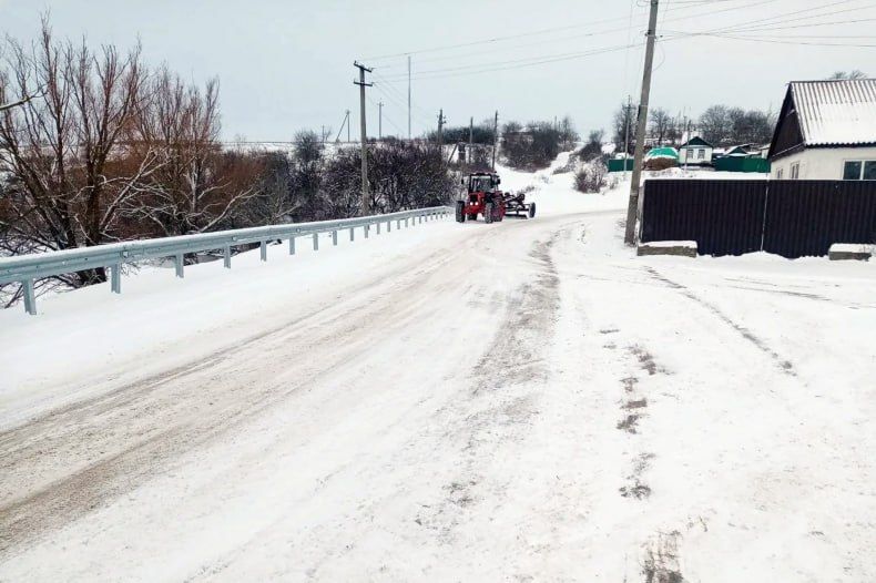 Подъездные дороги к сёлам прочищаются от выпавшего снега