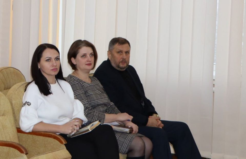 Евгений Бондарь: Принял участие в прошедшем в Администрации Лутугинского муниципального округа публичном слушанье по теме "Обсуждение проекта Устава муниципального образования Лутугинский муниципальный округ Луганской...