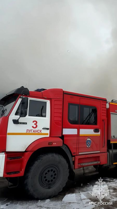 В Луганске загорелся двухэтажный дом