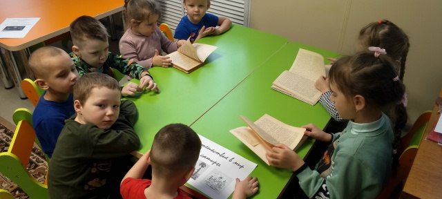 15 января, к 200-летию со дня рождения русского писателя Михаила Евграфовича Салтыкова-Щедрина, библиотека-филиал № 2 провела литературную гостиную «Радуга сказок Салтыкова-Щедрина» для учащихся УВК №17