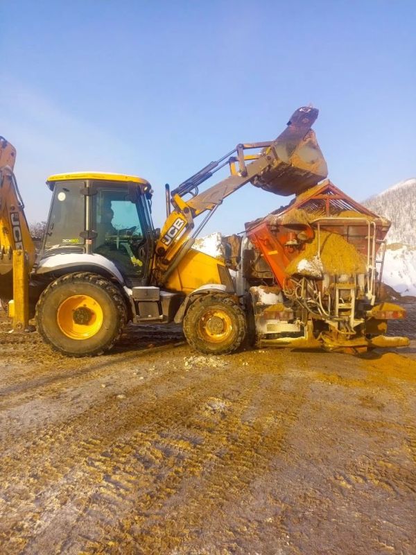 Муниципальное унитарное предприятие «Дорожно-эксплуатационное управление» продолжает активно работать над обеспечением безопасности и комфортного передвижения автолюбителей и жителей города в зимний период