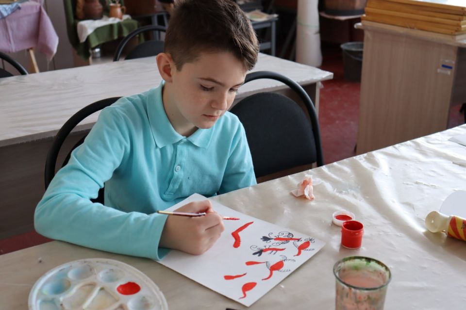 В Артёмовский ДШИ прошел мастер-класс-класс по мезенской росписи