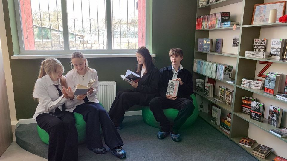 16 января учащиеся Артемовской средней школы № 8 посетили Перевальскую модельную библиотеку "Библиопортал"