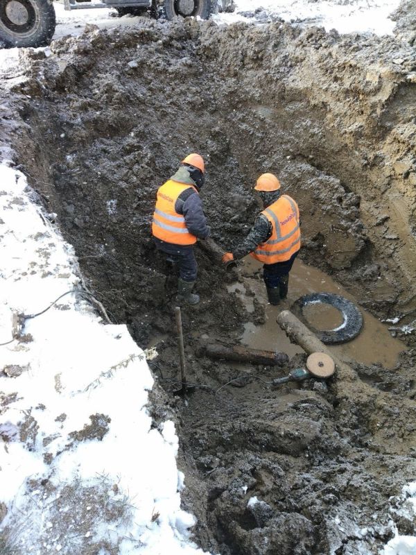 В Краснодонском муниципальном округе, несмотря на непростые погодные условия, коммунальные службы работают непрерывно, без выходных