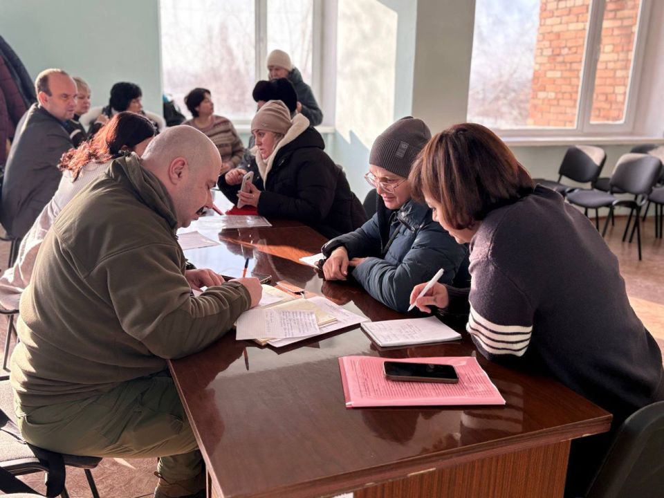 Анна Сорока: Приняла участие в комплексном выездном правовом приёме для участников специальной военной операции и членов их семей в рамках проекта «Правомобиль КСВО» в городе Петровское (г. Красный Луч)