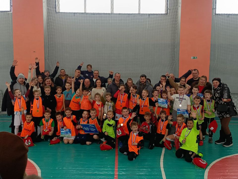 Сегодня, 18 января, в Чернухинском филиале Перевальской спортивной школы прошел юношеский футбольный турнир «Рождественский»