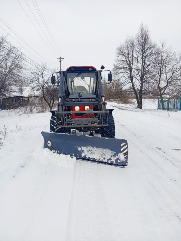 МУП "ЖЭК" проводили работы по уборке дорог от снега в Новодарьевке и Дзержинском