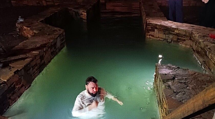 Испытание купанием. Врач объяснил, кто может окунаться в купель на Крещение