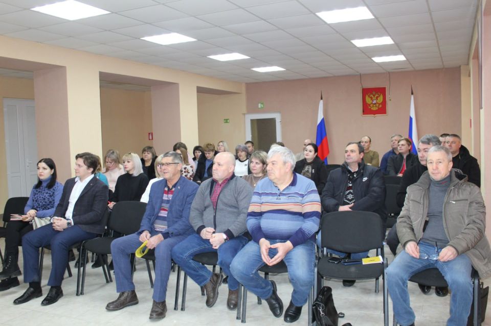 Виталий Коваленко: Сегодня провел еженедельное аппаратное совещание с начальниками структурных подразделений администрации, руководителями предприятий, учреждений и организаций Беловодского муниципального округа