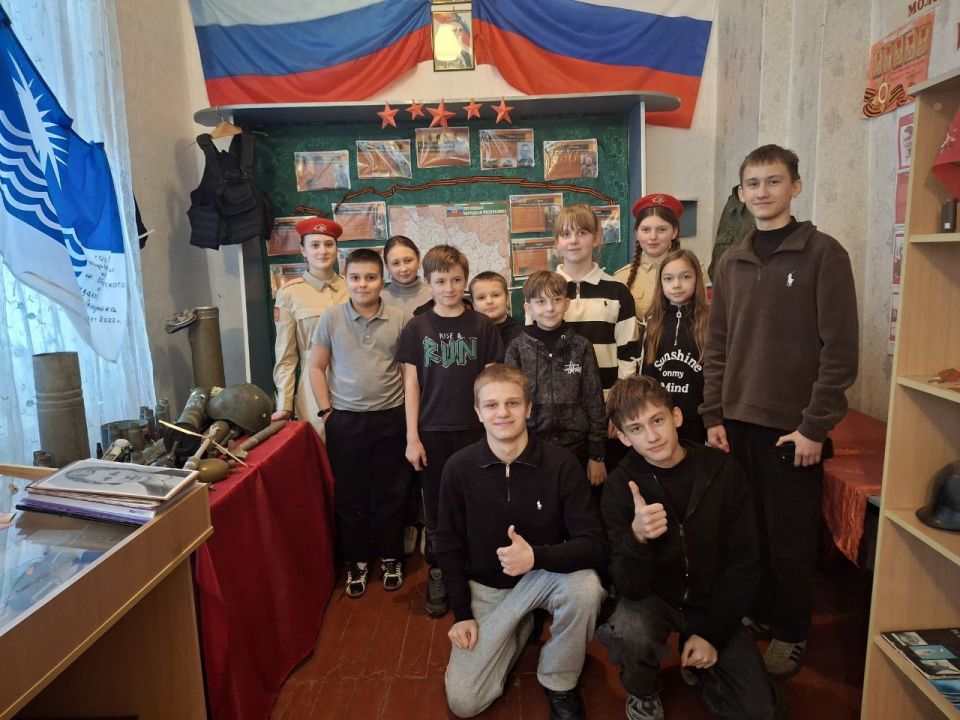 В Новодарьевской школе им. В.Д.Луганского» отряд Первых 5 класса «Динамичные» принял участие в Акции памяти «Луганский характер: подвиг и труд»