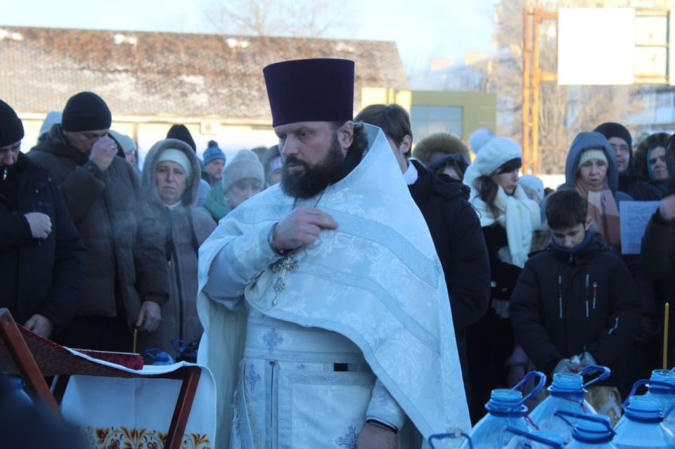 19 января в храмах Краснодонского муниципального округа состоялись торжественные богослужения, посвящённые празднованию Крещения Господня — одного из главных православных праздников