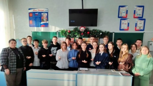 В селе Новоанновка библиотекарь филиала МБУ «Новосветловская РЦБС» совместно с библиотекарем Новоанновского УВК № 27 провели для девятиклассников Час истории «День памяти жертв Холокоста»