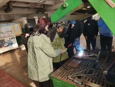 Состоялась ярмарка учебных рабочих мест для выпускников Лутугинской средней школа №2