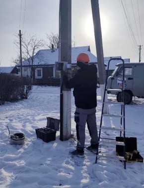 В сквере села Веселая Тарасовка электрики из Удмуртии установили автоматическое освещение
