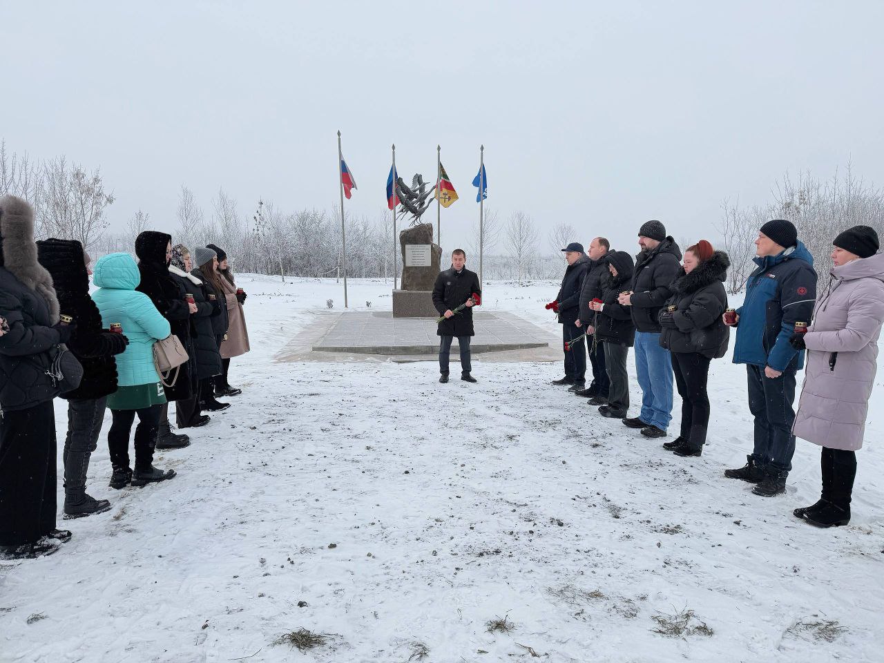 Сергей Колягин: Вместе с депутатом Народного Совета ЛНР Андреем Губаревым, активистами Первомайского местного отделения Партии «Единая Россия», а также коллегами приняли участие в церемонии возложения цветов к памятному...