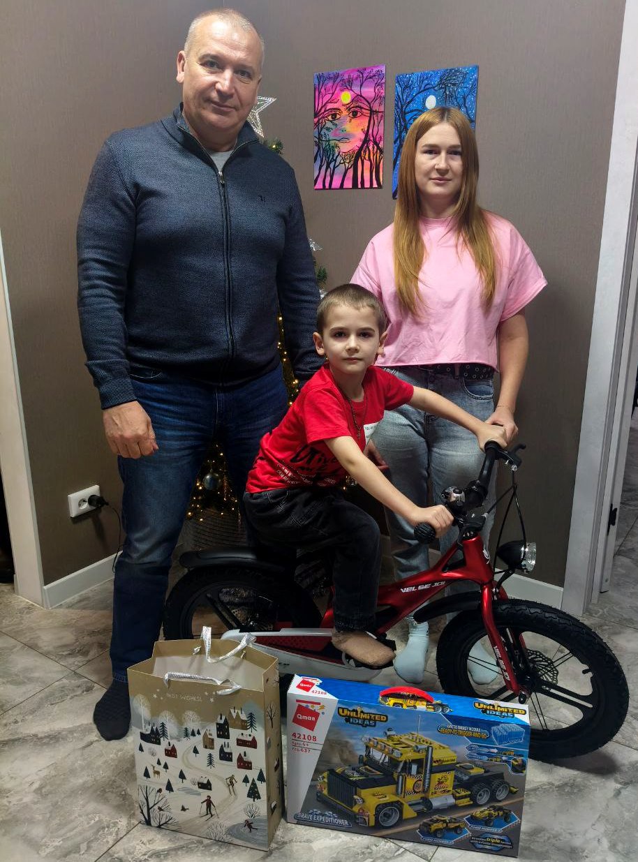 Евгений Крехтунов исполнил новогоднее желание 6-летнего Данила, проживающего в селе Заайдаровка Новопсковского муниципального округа