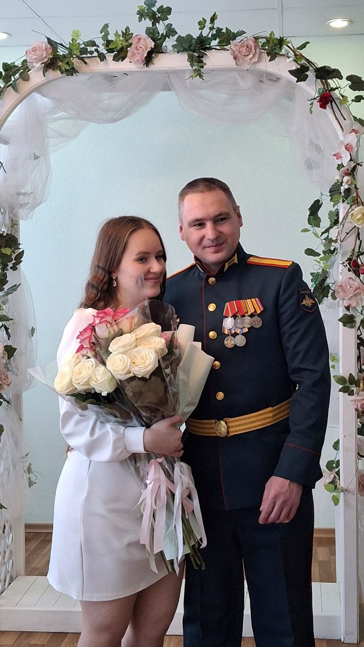 В Ленинском отделе ЗАГС г. Луганска Минюста ЛНР 17 января 2026 года состоялась государственная регистрация заключения брака участника Специальной военной операции Василия и Ирины
