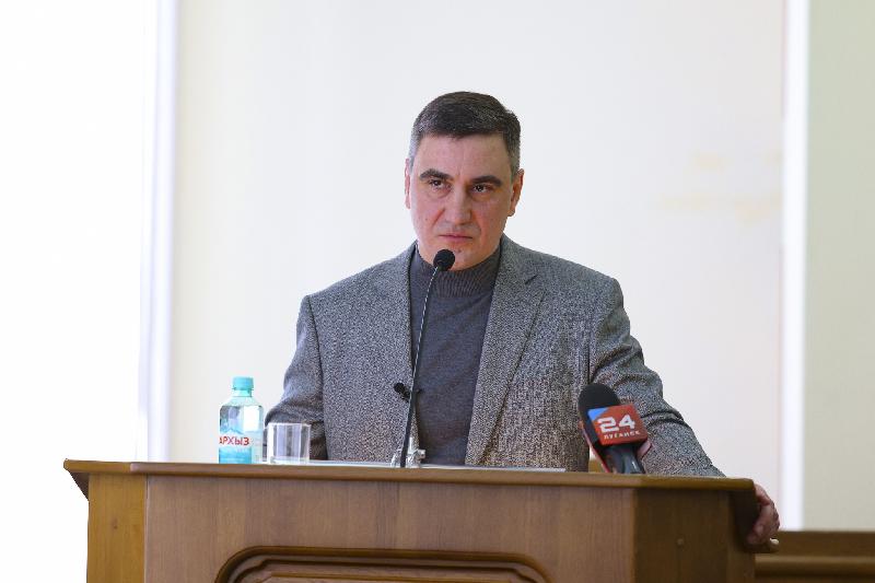 Депутаты обсудили с профильным министром перспективы развития промышленного потенциала республики