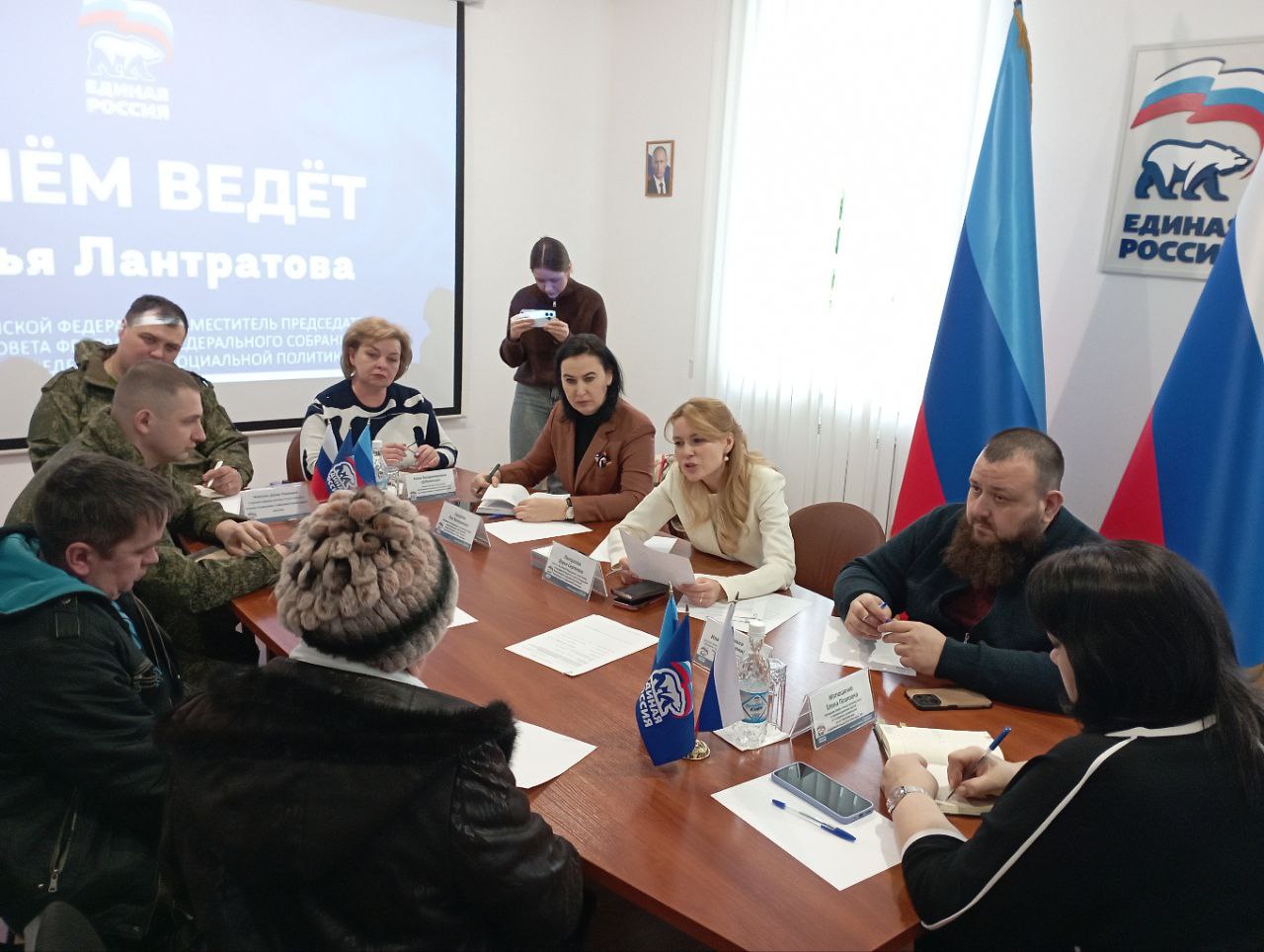 Яна Пащенко: Приняла участие в приёме граждан, который провела сенатор РФ Дарья Лантратова