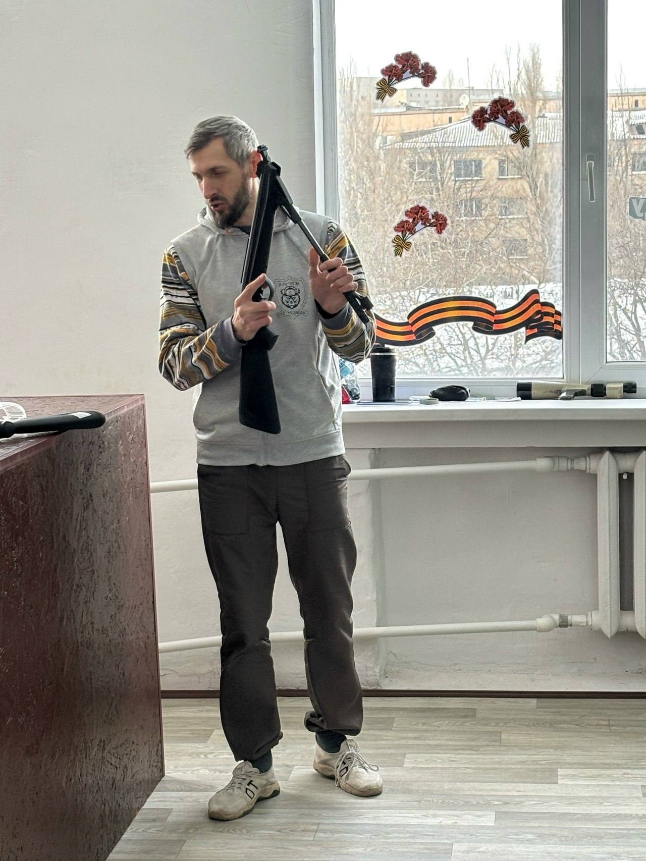 В Ровеньковском технико- экономическом колледже активно работает студенческий тир "СтрелОК"!