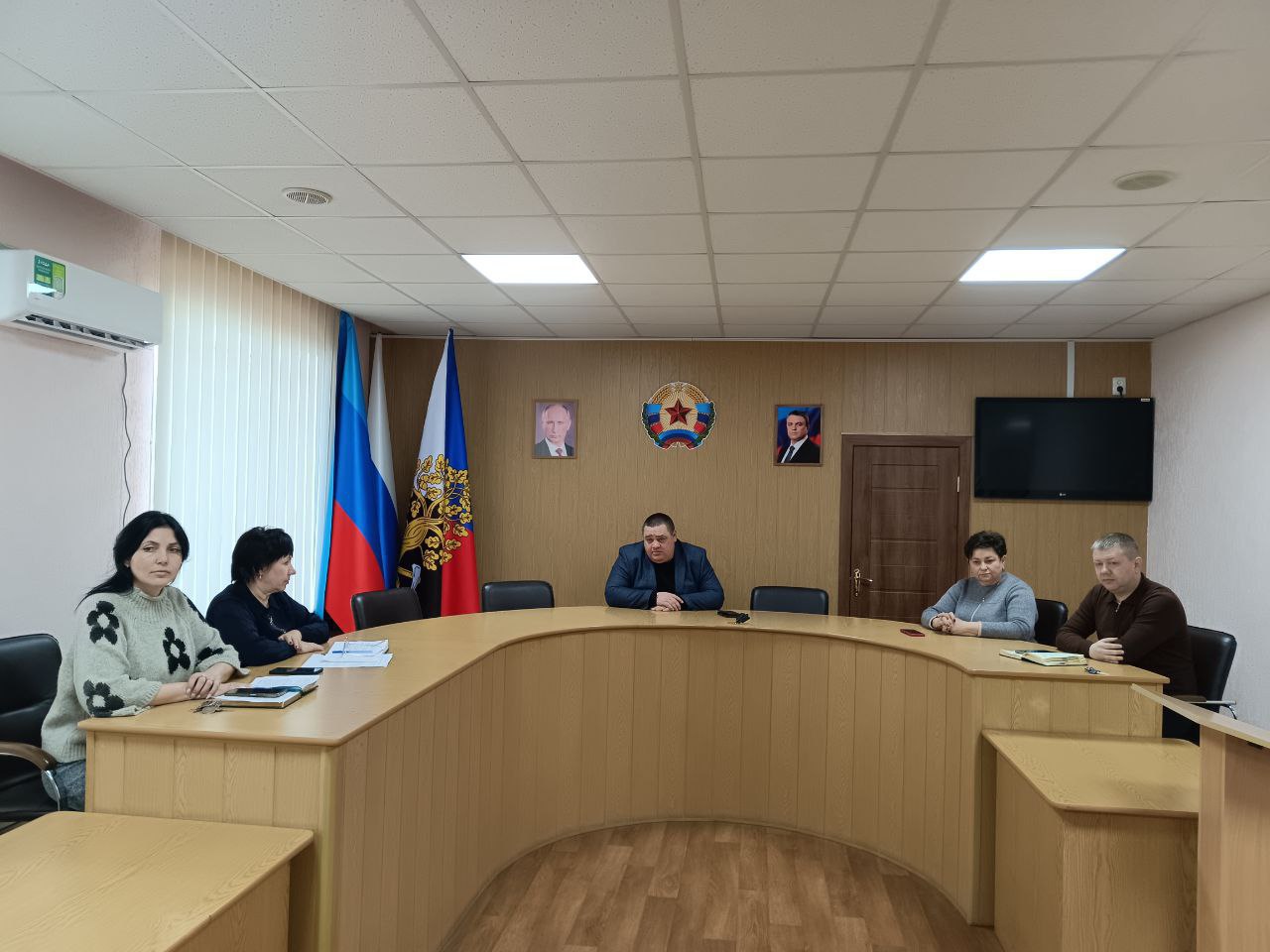 В Администрации городского округа город Ровеньки под председательством Главы Андрея Рубанцова состоялось важное рабочее совещание с начальниками отделов жизнеобеспечения